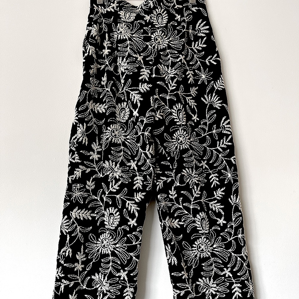 Zara trousers size zero worn once.